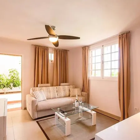 1 Bedroom For 4 People In Tenerife אדחה