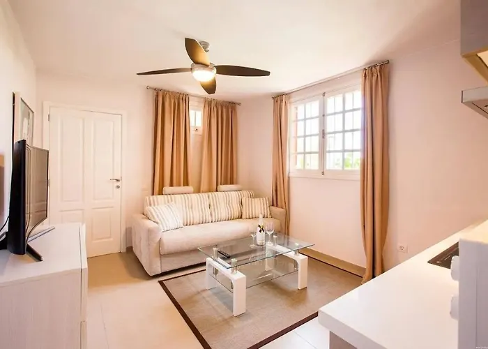 1 Bedroom For 4 People In Tenerife Appartamento